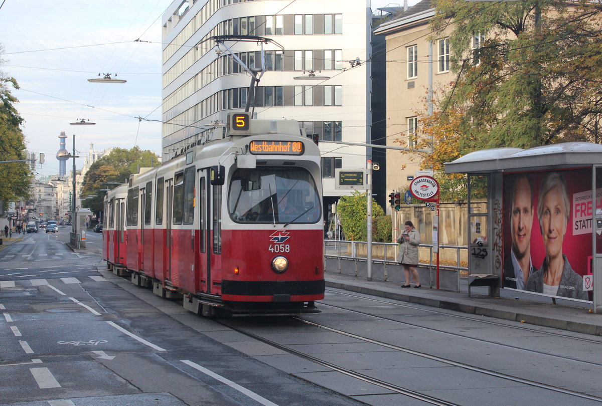 Wien Wiener Linien SL 5 (E2 4058) IX, Alsergrund, Spitalgasse / Lazarettgasse / Sensengasse am 21. Oktober 2017.