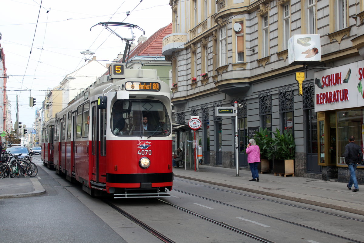 Wien Wiener Linien SL 5 (E2 4070 + c5 1470) VII, Neubau, Kaiserstraße am 19. Oktober 2017.