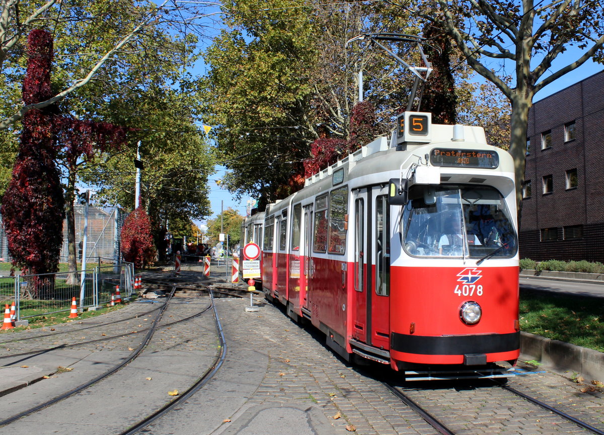 Wien Wiener Linien SL 5 (E2 4078) Neubaugürtel / Westbahnhof am 14. Oktober 2017.