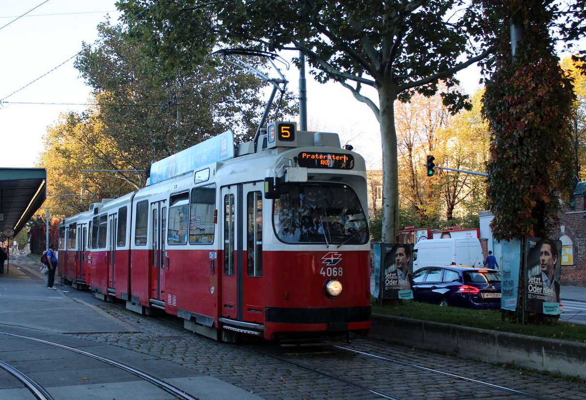 Wien Wiener Linien SL 5 (E2 4068 + c5 1468) Neubaugürtel / Westbahnhof am 15. Oktober 2017.