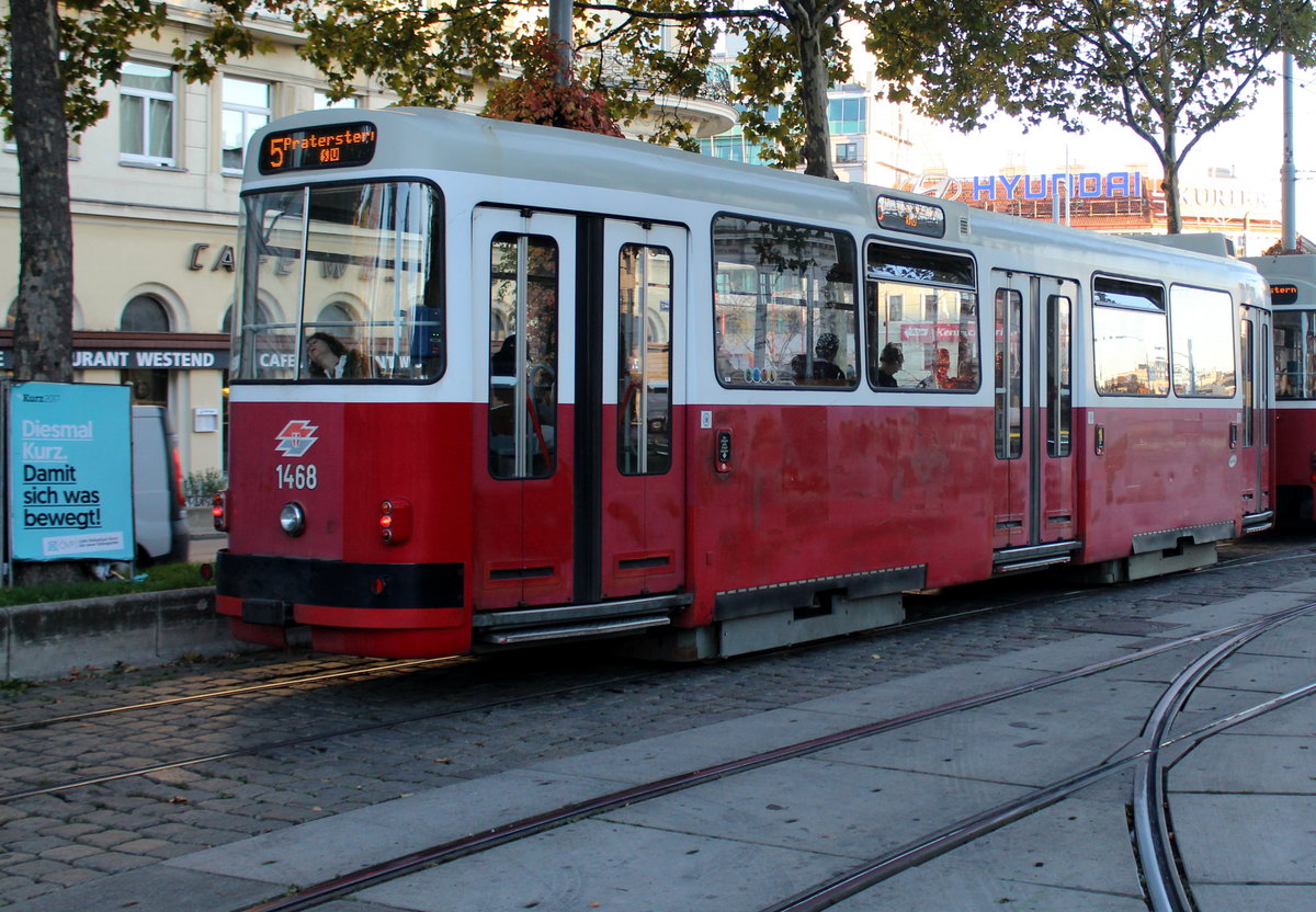 Wien Wiener Linien SL 5 (c5 1468 (+ E2 4068)) Neubaugürtel / Mariahilfer Straße am 15. Oktober 2017.