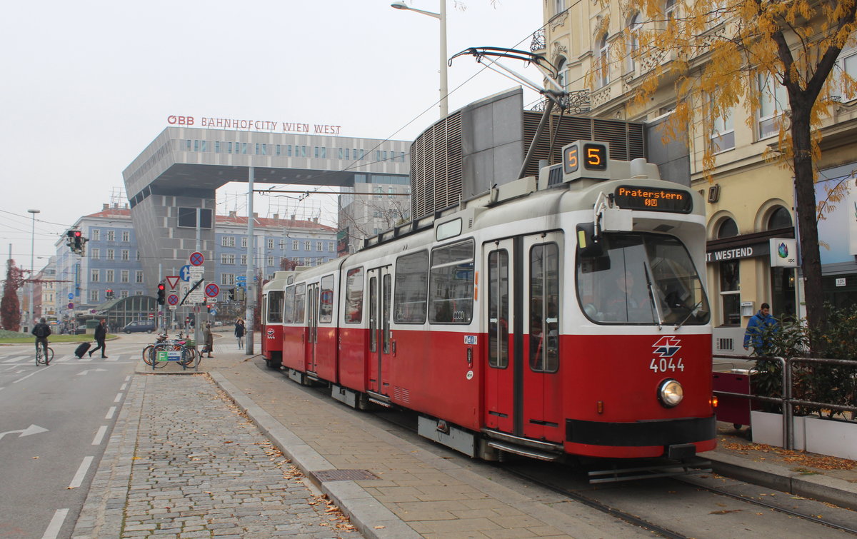 Wien Wiener Linien SL 5 (E2 4044 + c5 1444) VII, Neubau, Mariahilfer Straße am 20. Oktober 2017.