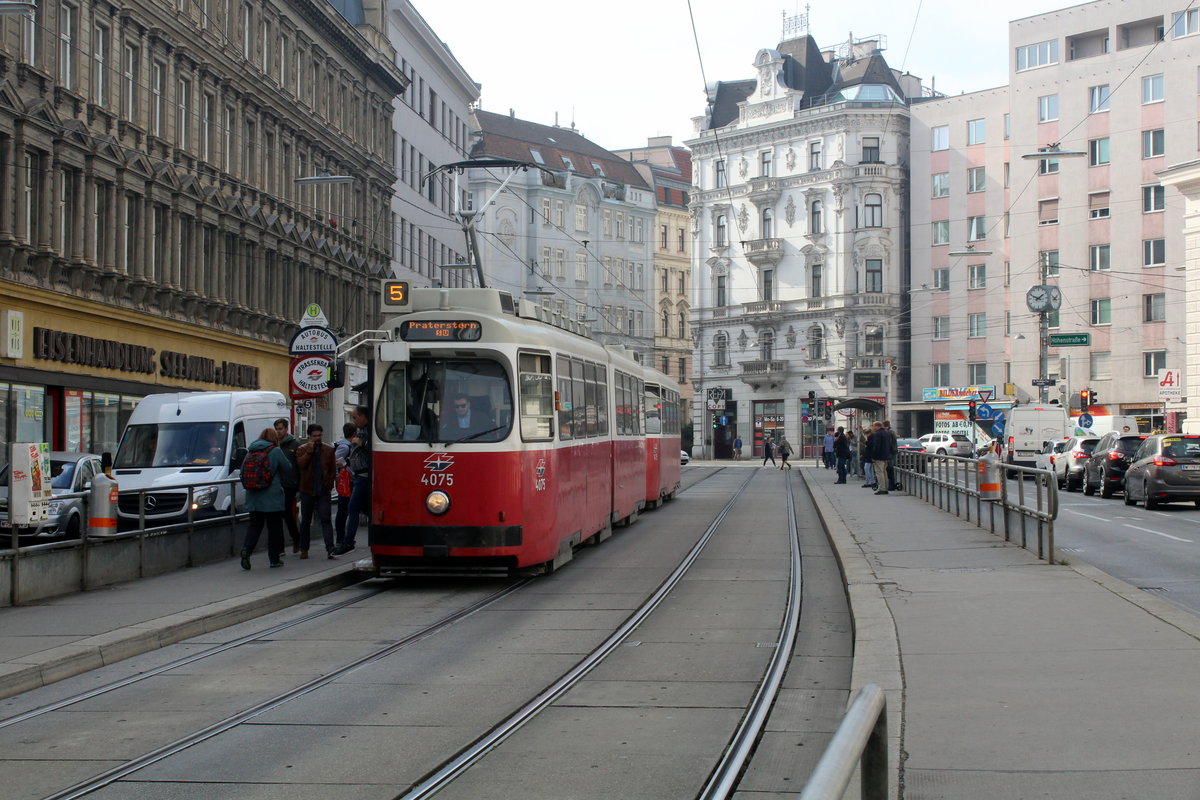 Wien Wiener Linien SL 5 (E2 4075 + c5 1475) IX, Alsergrund, Alserbachstraße (Hst. Nußdorfer Straße / Alserbachstraße) am 19. Oktober 2017.
