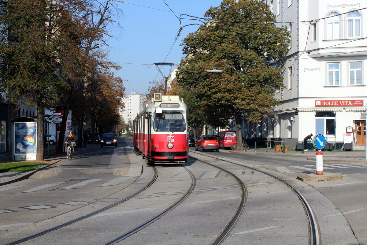 Wien Wiener Linien SL 5 (E2 4058) II, Leopoldstadt, Am Tabor / Nordbahnstraße (Hst. Nordbahnstraße) am 17. Oktober 2017.
