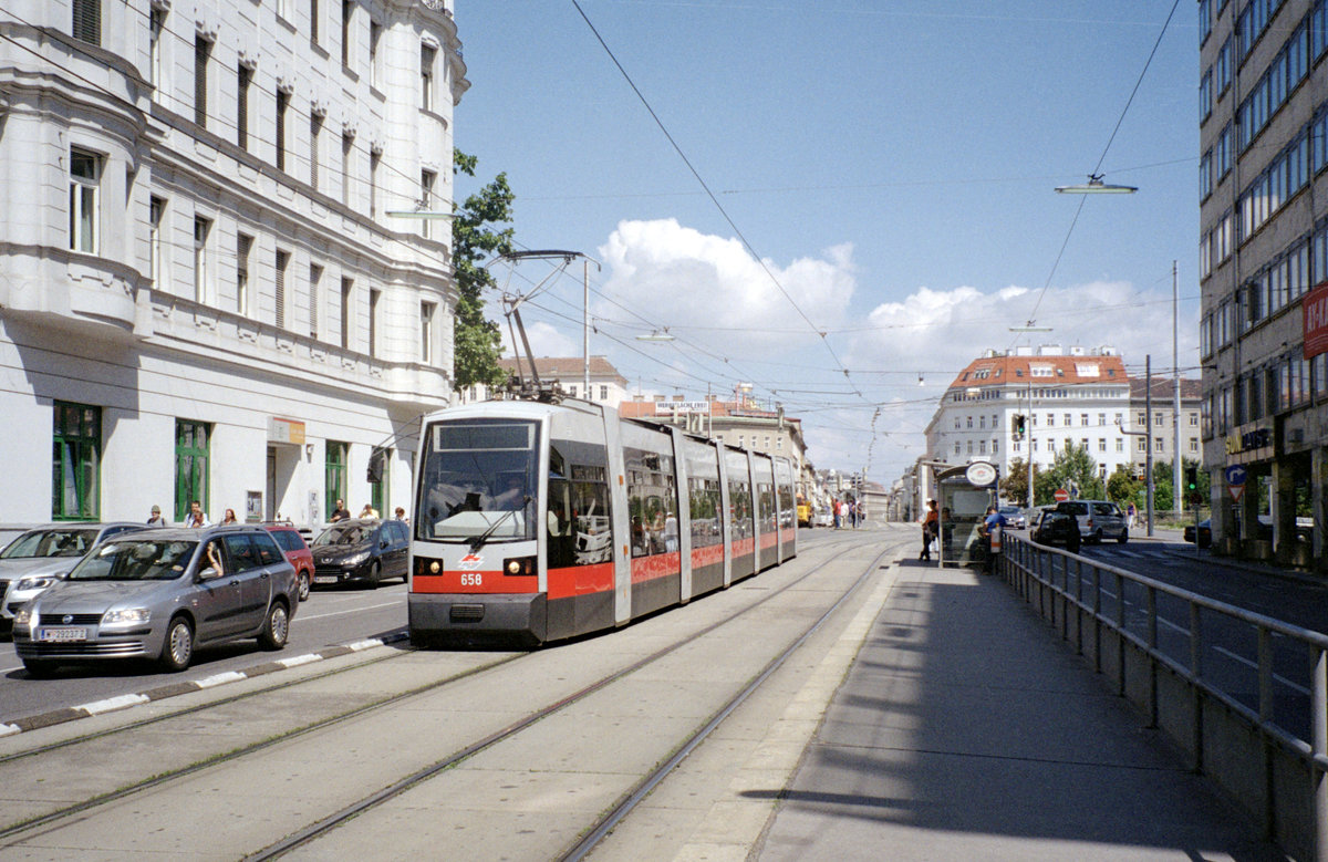 Wien Wiener Linien SL 5 (B 658) IX, Alsergrund, Alserbachstraße am 4. August 2010. - Scan eines Farbnegativs. Film: Kodak FB 200-7. Kamera: Leica C2.