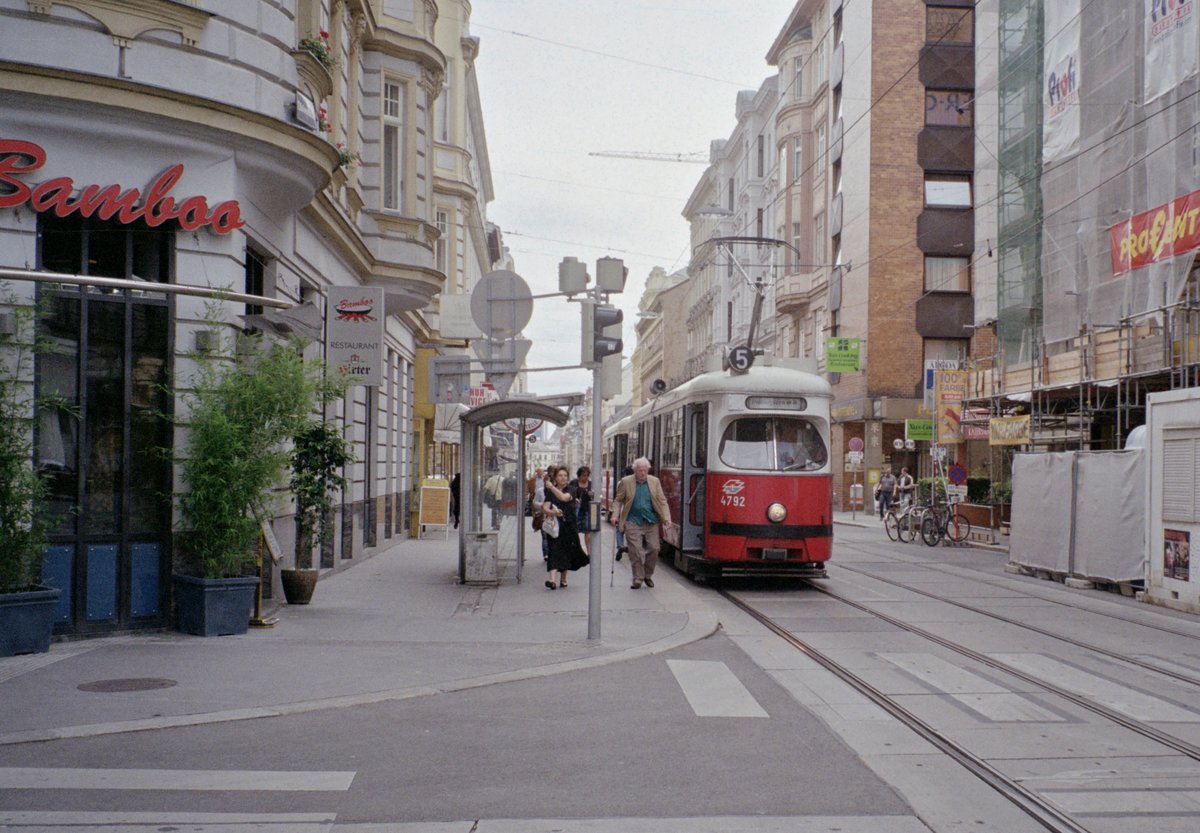 Wien Wiener Linien SL 5 (E1 4792) VII, Neubau, Kaiserstraße / Westbahnstraße am 6. August 2010. - Scan eines Farbnegativs. Film: Fuji S-200. Kamera: Leica C2.