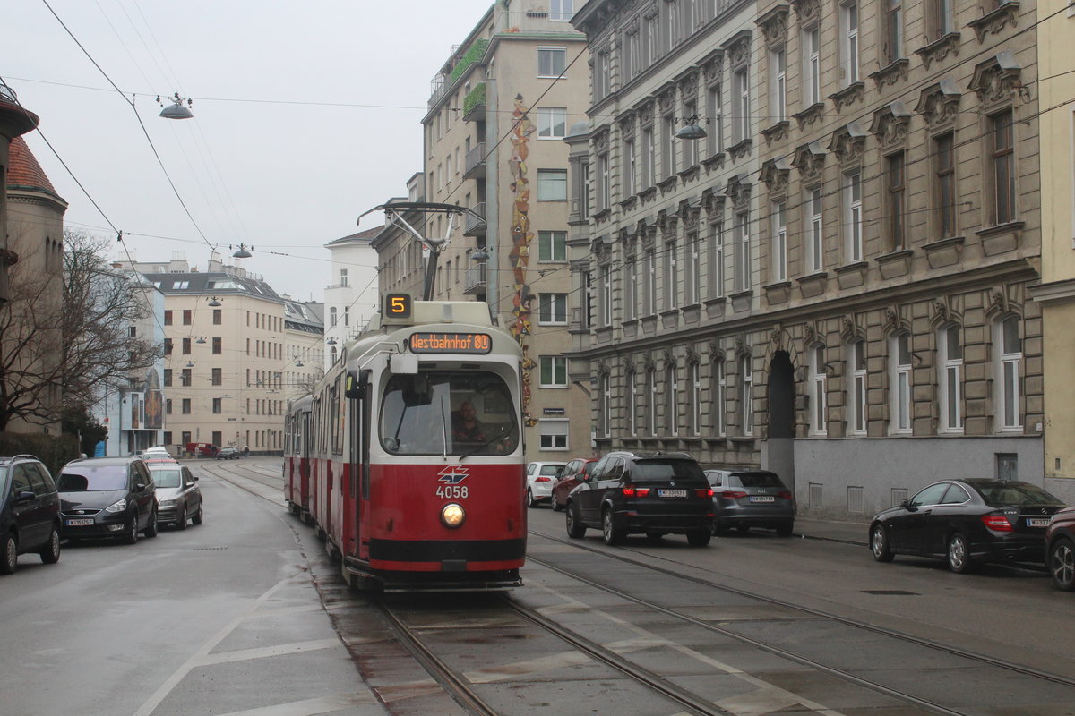 Wien Wiener Linien SL 5 (E2 4058) II, Leopoldstadt, Am Tabor am 16. März 2018.