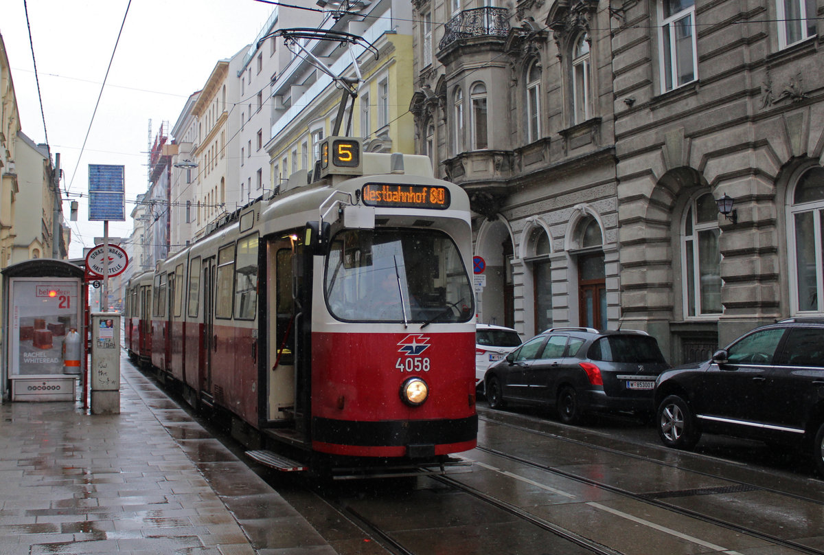 Wien Wiener Linien SL 5 (E2 4058 + c5 1458) VII, Neubau, Kaiserstraße (Hst. Stollgasse) am 17. März 2018.