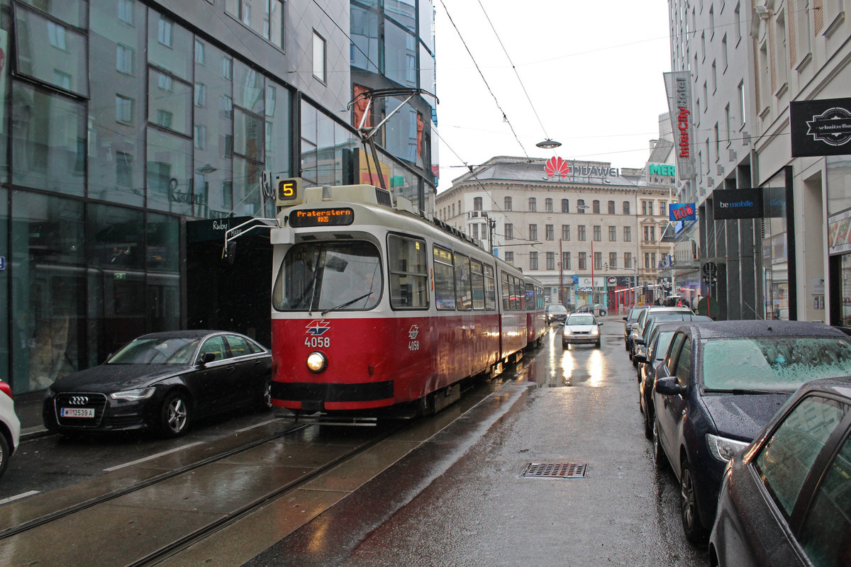 Wien Wiener Linien SL 5 (E2 4058 + c5 1458) VII, Neubau, Kaiserstraße am 17. März 2018.