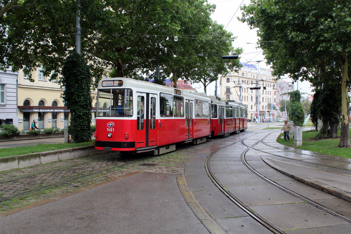 Wien Wiener Linien SL 5 (c5 1461 (Bombardier-Rotax 1985) + E2 4078 (SGP 1987)) VII, Neubau, Neubaugürtel / Mariahilfer Straße am 23. Juli 2018.