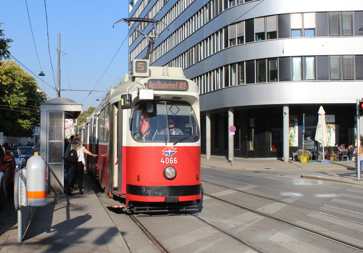Wien Wiener Linien SL 5 (E2 4066) IX, Alsergrund, Spitalgasse / Lazarettgasse / Sensengasse (Hst. Lazarettgasse) am 16. Oktober 2018.