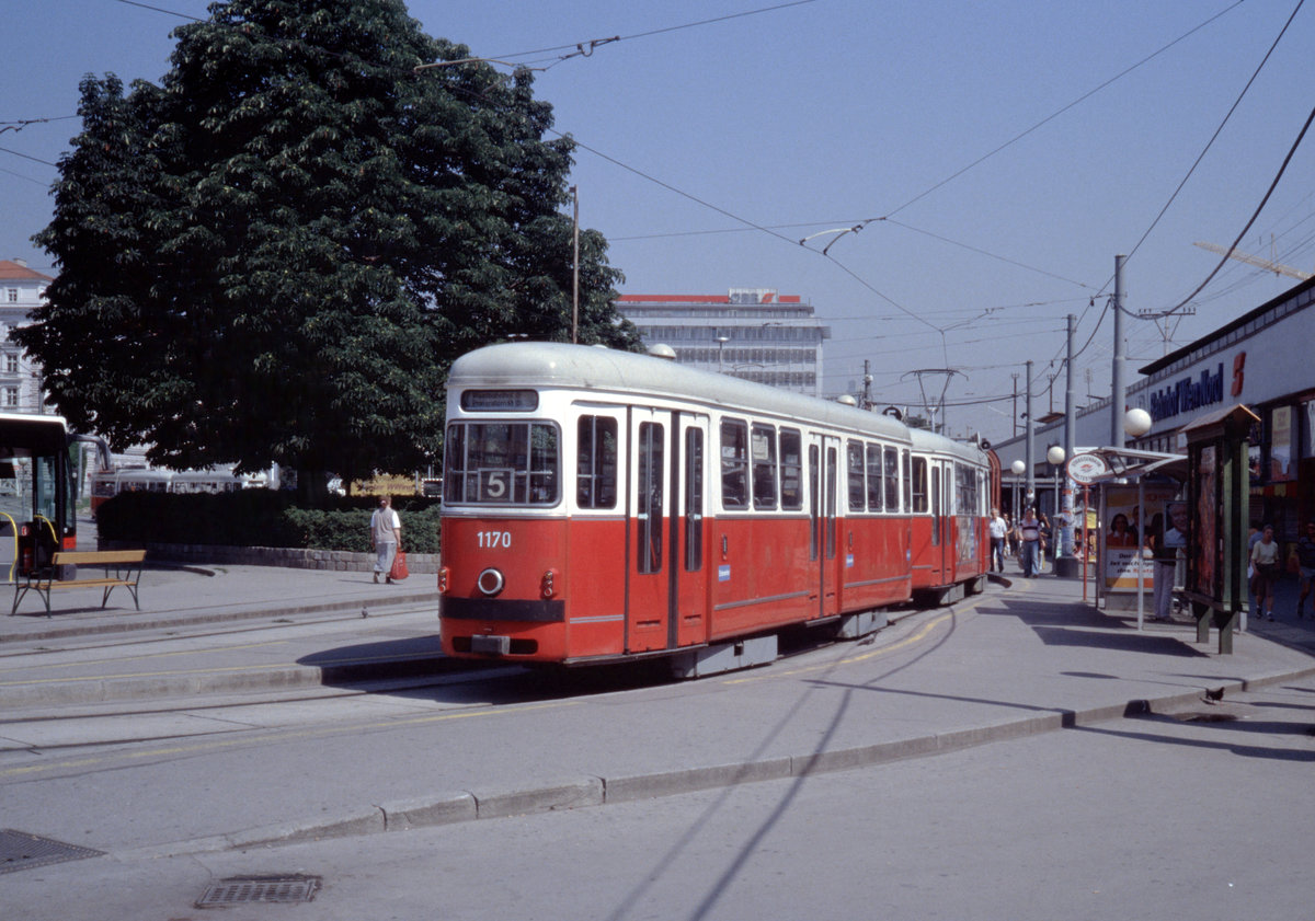 Wien Wiener Linien SL 5 (c3 1170 (Lohnerwerke 1960)) II, Leopoldstadt, Praterstern im Juli 2005. - Scan eines Diapositivs. Film: Kodak Ektachrome ED3. Kamera: Leica CL.