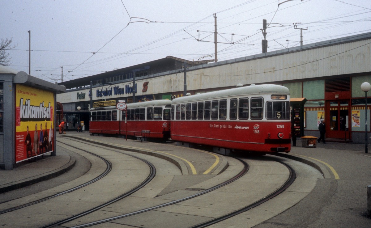 Wien Wiener Linien SL 5 (c3 1268 + E1 4703) Praterstern / Bahnhof Wien Nord am 18. März 2000.