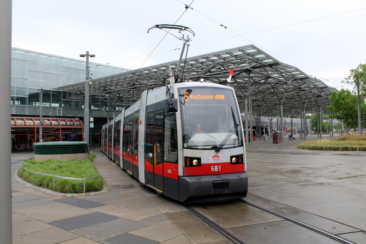 Wien Wiener Linien SL 5 (B 681) Praterstern am 2. Mai 2015.