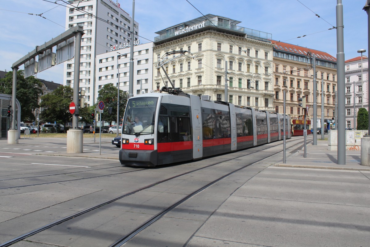 Wien Wiener Linien SL 5 (B1 710) Praterstern am 30. Juni 2015.