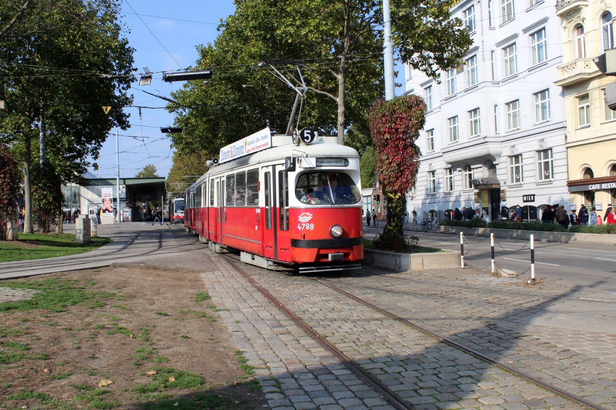 Wien Wiener Linien SL 5 (E1 4788) Neubaugürtel / Westbahnhof / Mariahilfer Straße am 12. Oktober 2015.