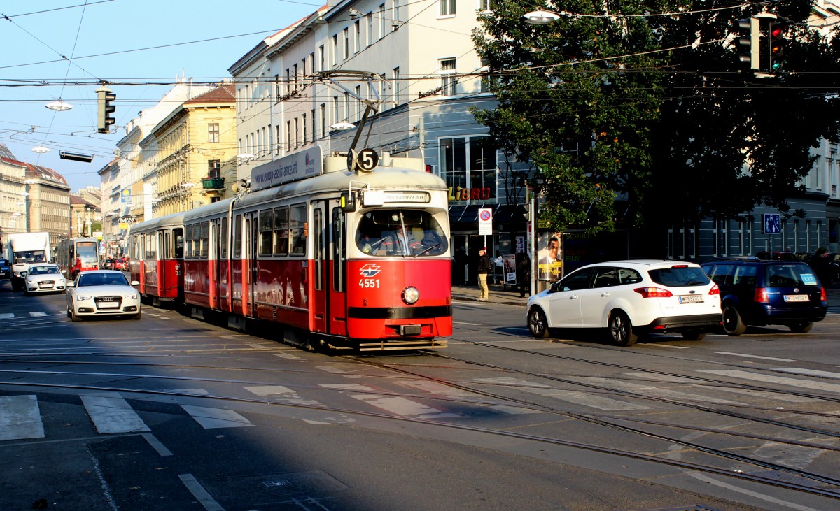 Wien Wiener Linien SL 5 (E1 4551, Rotax 1975) Wallensteinplatz am 12. Oktober 2015.