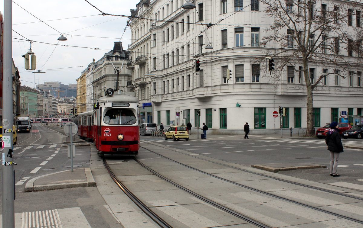 Wien Wiener Linien SL 5 (E1 4743), Alsergrund, Alserbachstraße / Roßauer Lände / Friedensbrücke am 23. März 2016.