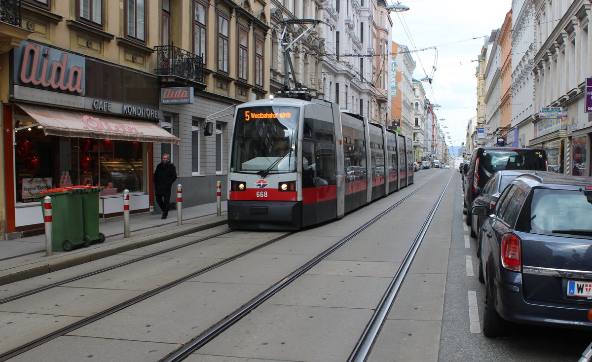Wien Wiener Linien SL 5 (B 668) Kaiserstraße (Wien-Neubau) am 16. Februar 2016.