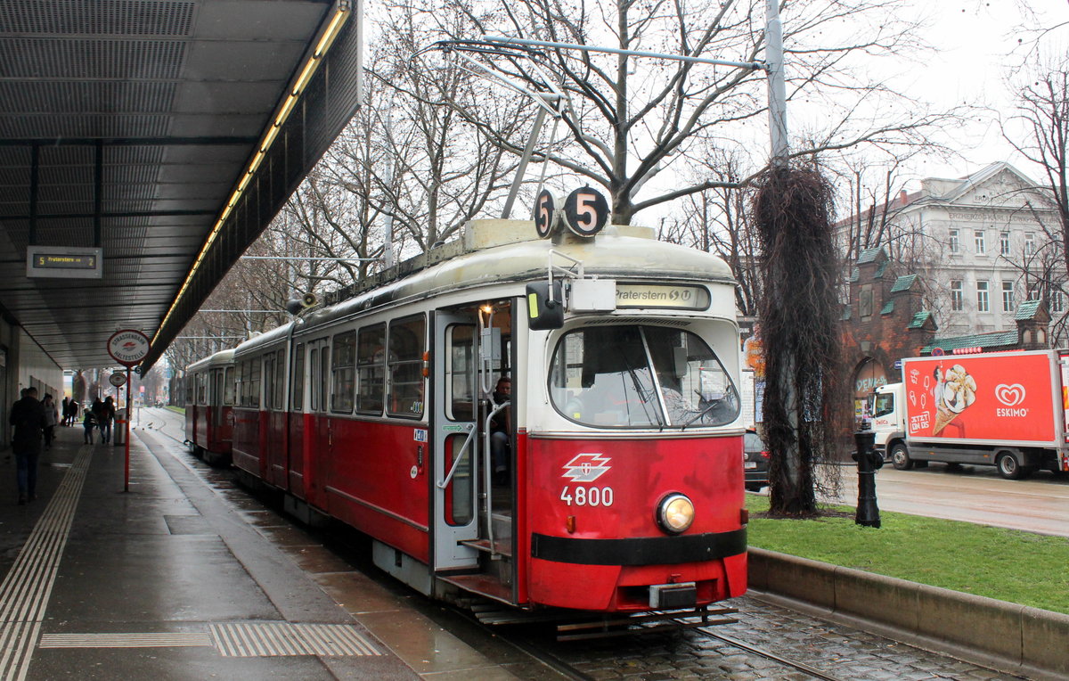 Wien Wiener Linien SL 5 (E1 4800 + c4 1315) Westbahnhof am 19. Februar 2016.