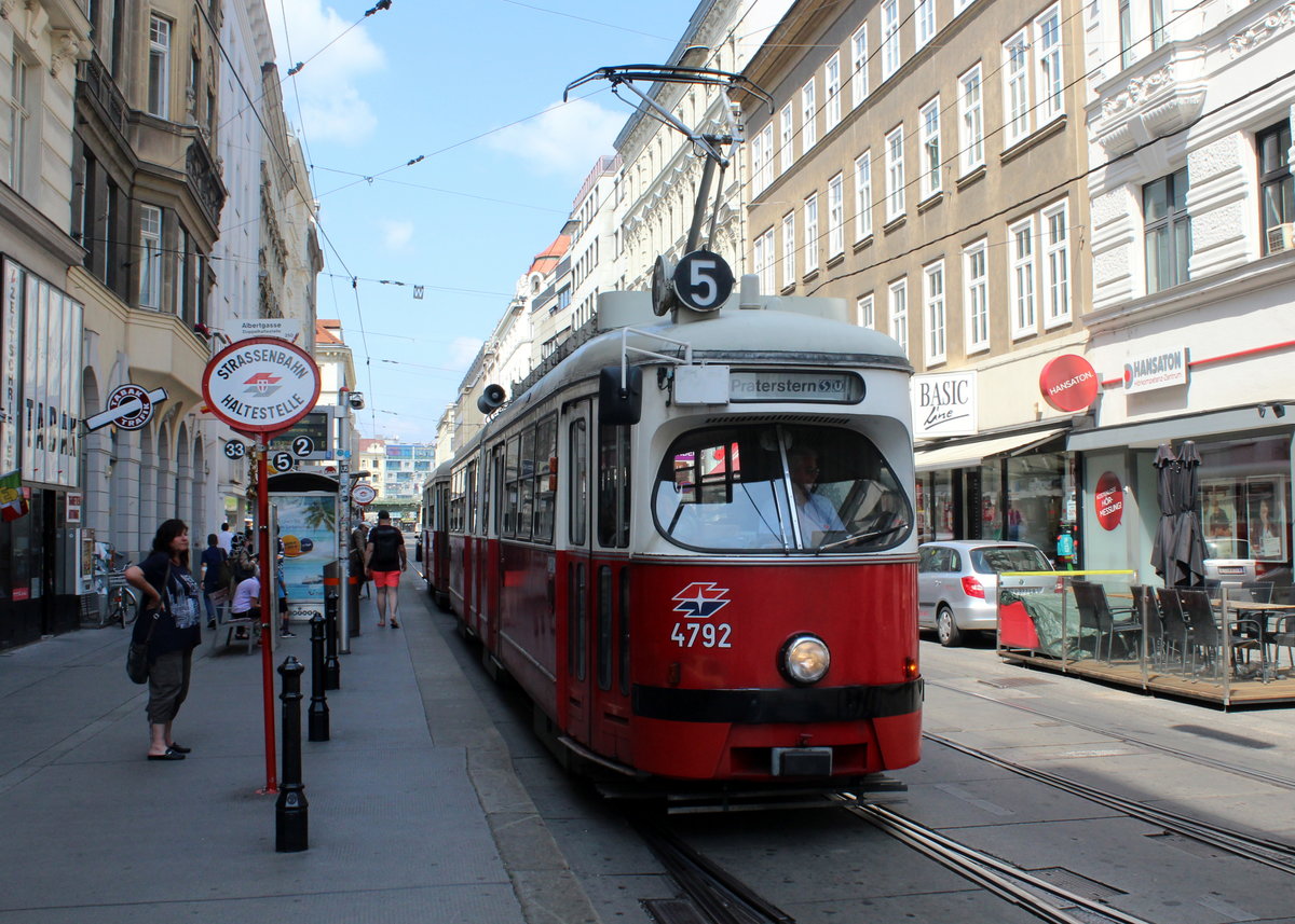 Wien Wiener Linien SL 5 (E1 4792) Josefstadt (8. (VIII) Bezirk), Josefstädter Straße (Hst. Albertgasse) am 25. Juli 2016.