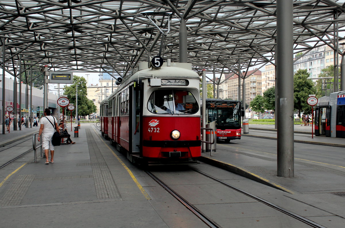 Wien Wiener Linien SL 5 (E1 4732) Leopoldstadt (2. (II) Bezirk), Praterstern am 27. Juli 2016.