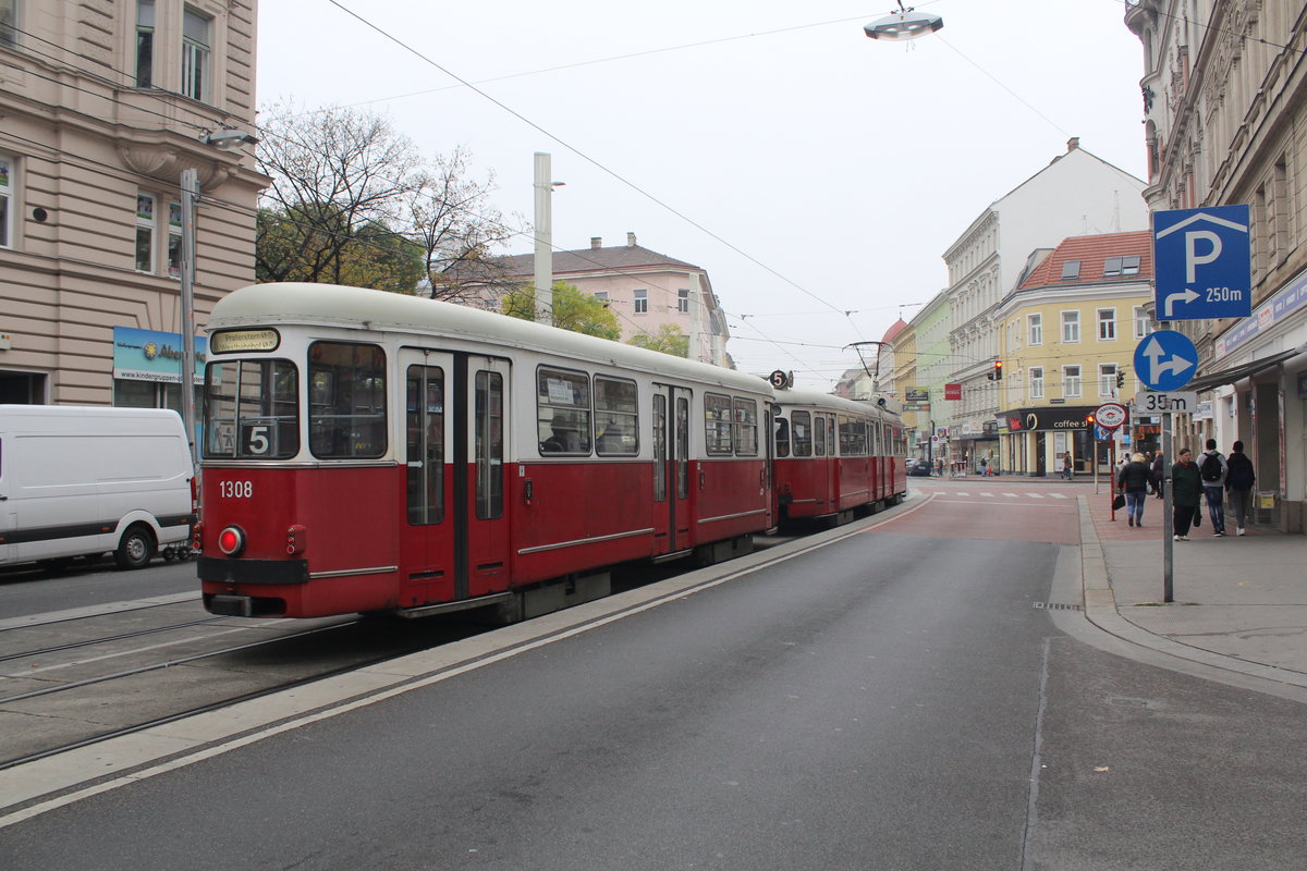Wien Wiener Linien SL 5 (c4 1308 + E1 4791) XX, Brigittenau, Wallensteinstraße / Jägerstraße (Hst. Wallensteinplatz) am 17. Oktober 2016.