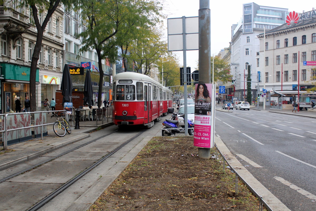 Wien Wiener Linien SL 5 (c4 1303 + E1 4792) VII, Neubau, Mariahilfer Straße am 19. Oktober 2016.