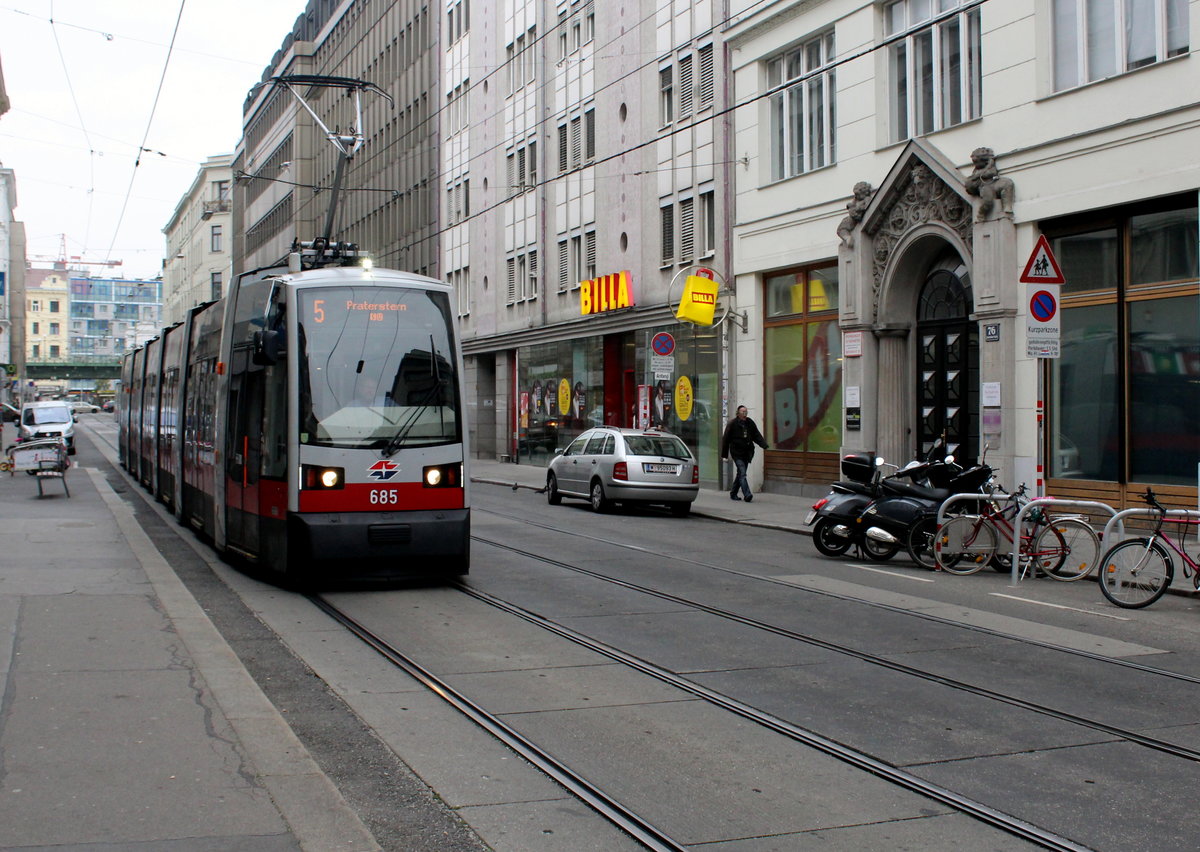Wien Wiener Linien SL 5 (B 685) VIII, Josefstatdt, Josefstädter Straße am 17. Oktober 2016.