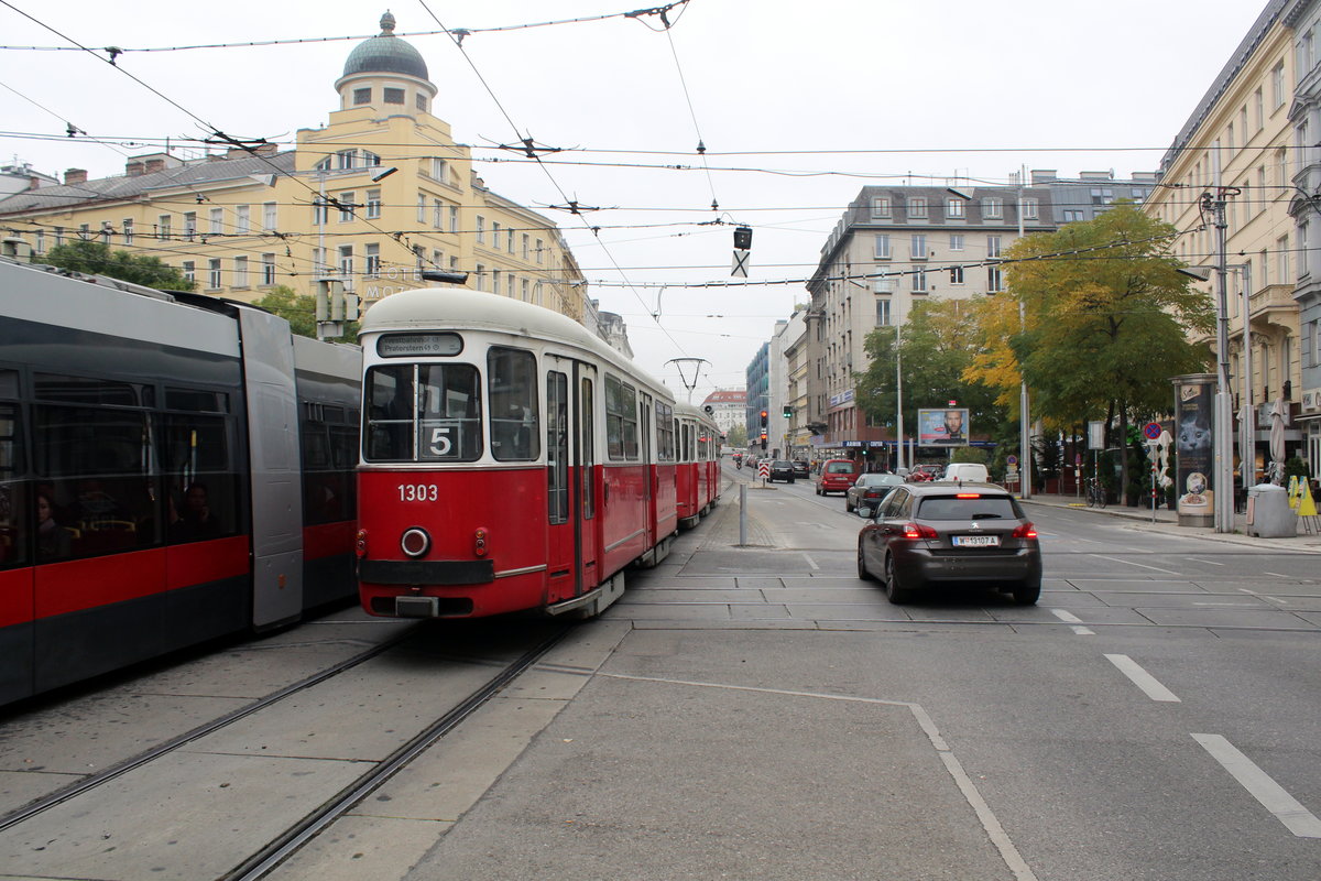 Wien Wiener Linien SL 5 (c4 1303 + E2 4792) IX, Alsergrund, Alserbachstraße / Julius-Tandler-Platz / Porzellangasse am 17. Oktober 2016.