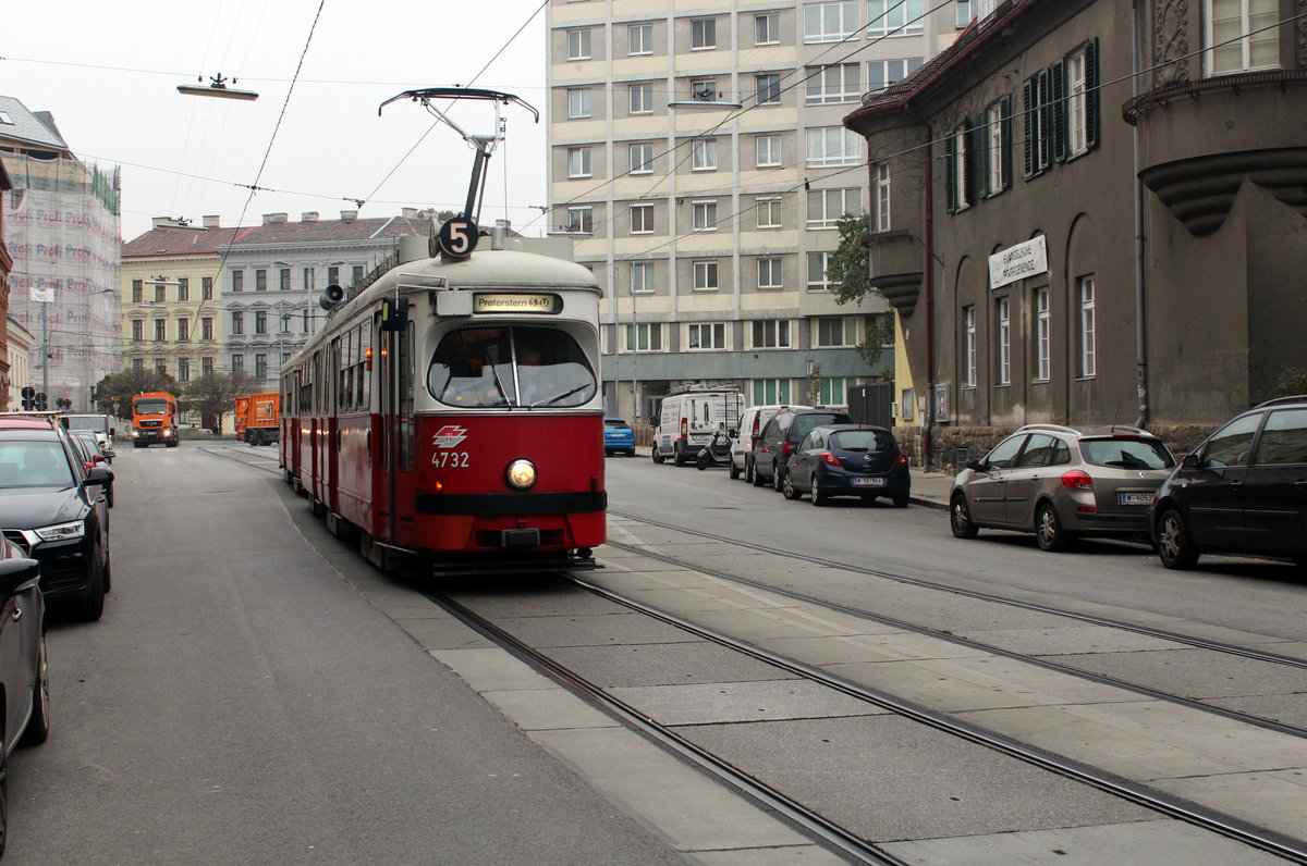 Wien Wiener Linien SL 5 (E1 4732 + c4 1325) II, Leopoldstadt, Am Tabor am 17. Oktober 2016.
