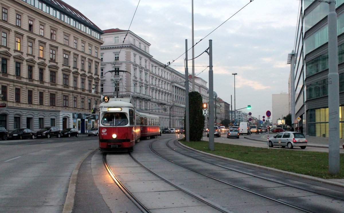 Wien Wiener Linien SL 5 (E1 4791 (SGP 1972) + c3 1308 (Bombardier-Rotax 1974)) II, Leopoldstadt, Nordbahnstraße / Praterstern am 21. Oktober 2016.