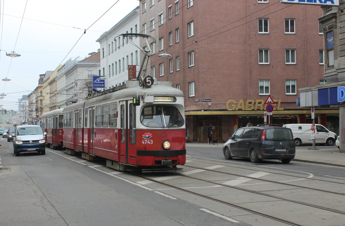 Wien Wiener Linien SL 5 (E1 4743 + c4 1336) XX, Brigittenau, Wallensteinstraße am 12. Februar 2017.
