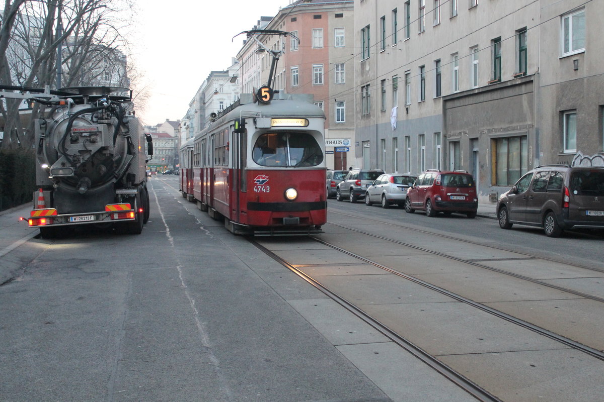 Wien Wiener Linien SL 5 (E1 4743) XX, Brigittenau, Rauscherstraße am 13. Februar 2017.