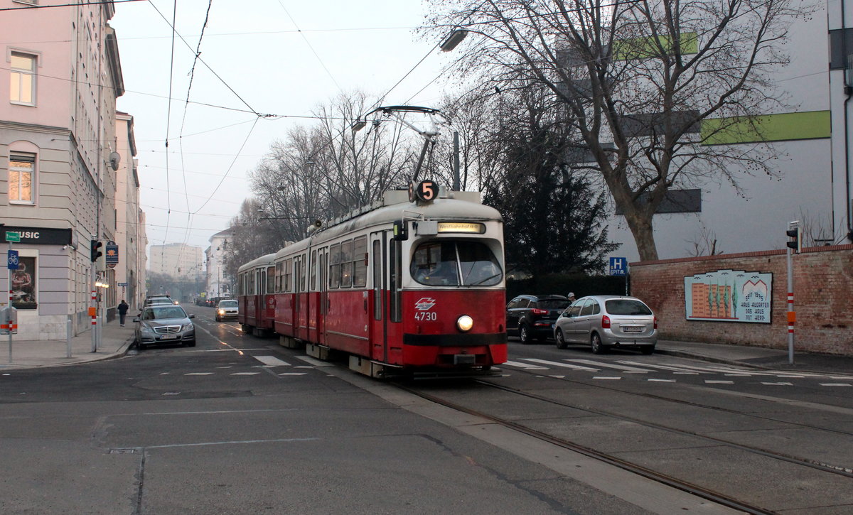 Wien Wiener Linien SL 5 (E1 4730 + c4 1328) XX, Brigittenau, Rauscherstraße / Adolf-Gstöttner-Gasse am 16. Februar 2017.