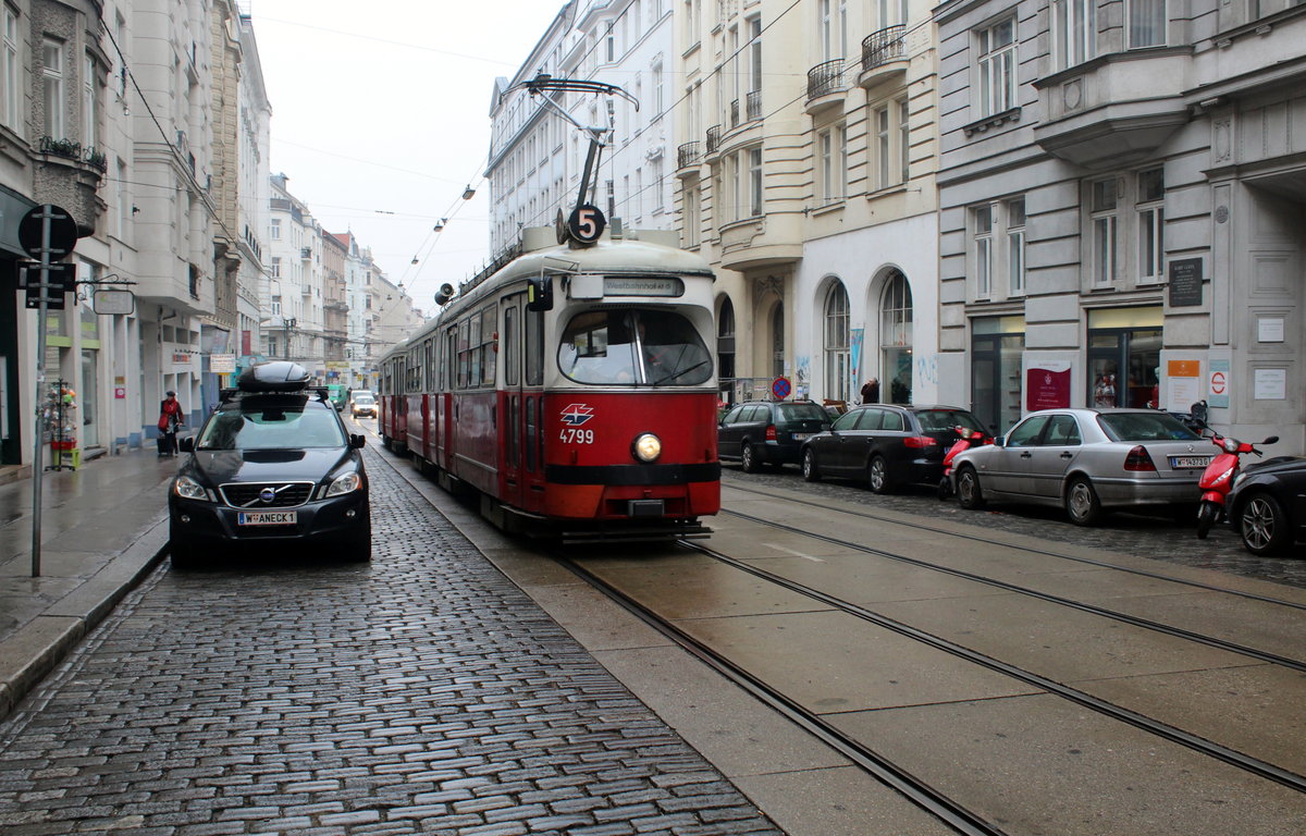 Wien Wiener Linien SL 5 (E1 4799 + c4 13xx) VIII, Josefstadt, Lange Gasse am 17. Februar 2017.
