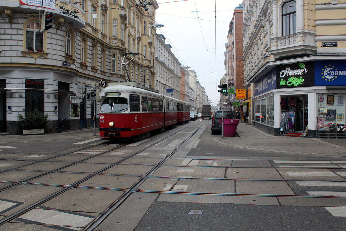 Wien Wiener Linien SL 5 (E1 4548 + c4 1370) VII, Neubau, Kaiserstraße / Westbahnstraße am 17. Februar 2017. 