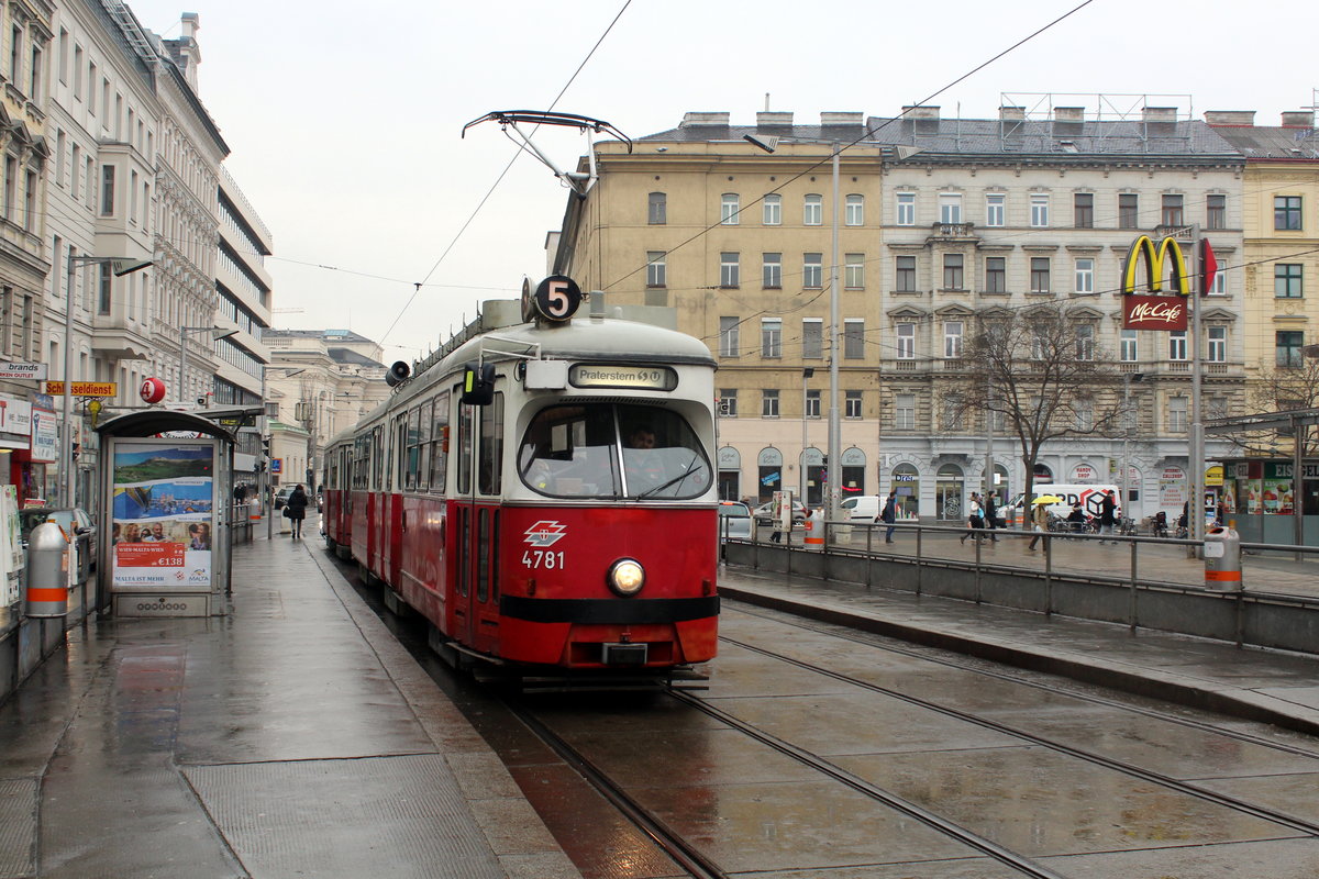 Wien Wiener Linien SL 5 (E1 4781 + c4 1316) IX, Alsergrund, Julius-Tandler-Platz (Hst. Franz-Jonas-Bahnhof) am 17. Februar 2017.