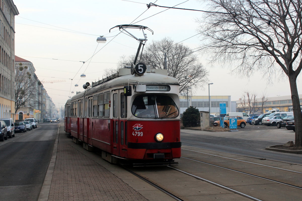 Wien Wiener Linien SL 5 (E1 4799 + c4 1305) II, Leopoldstadt, Nordwestbahnstraße am 16. Februar 2017.