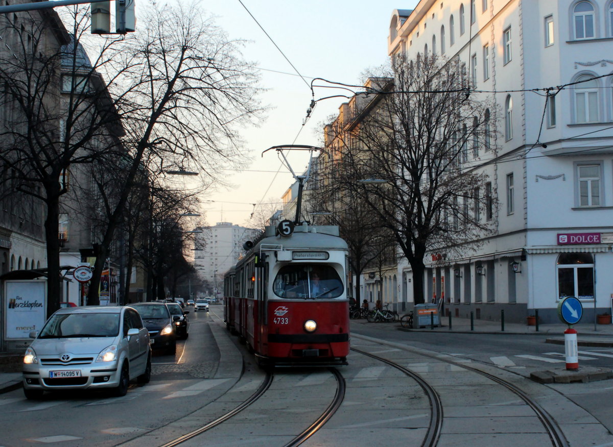 Wien Wiener Linien SL 5 (E1 4733 + c4 1337) II, Leopoldstadt, Am Tabor / Nordbahnstraße am 13. Februar 2017.