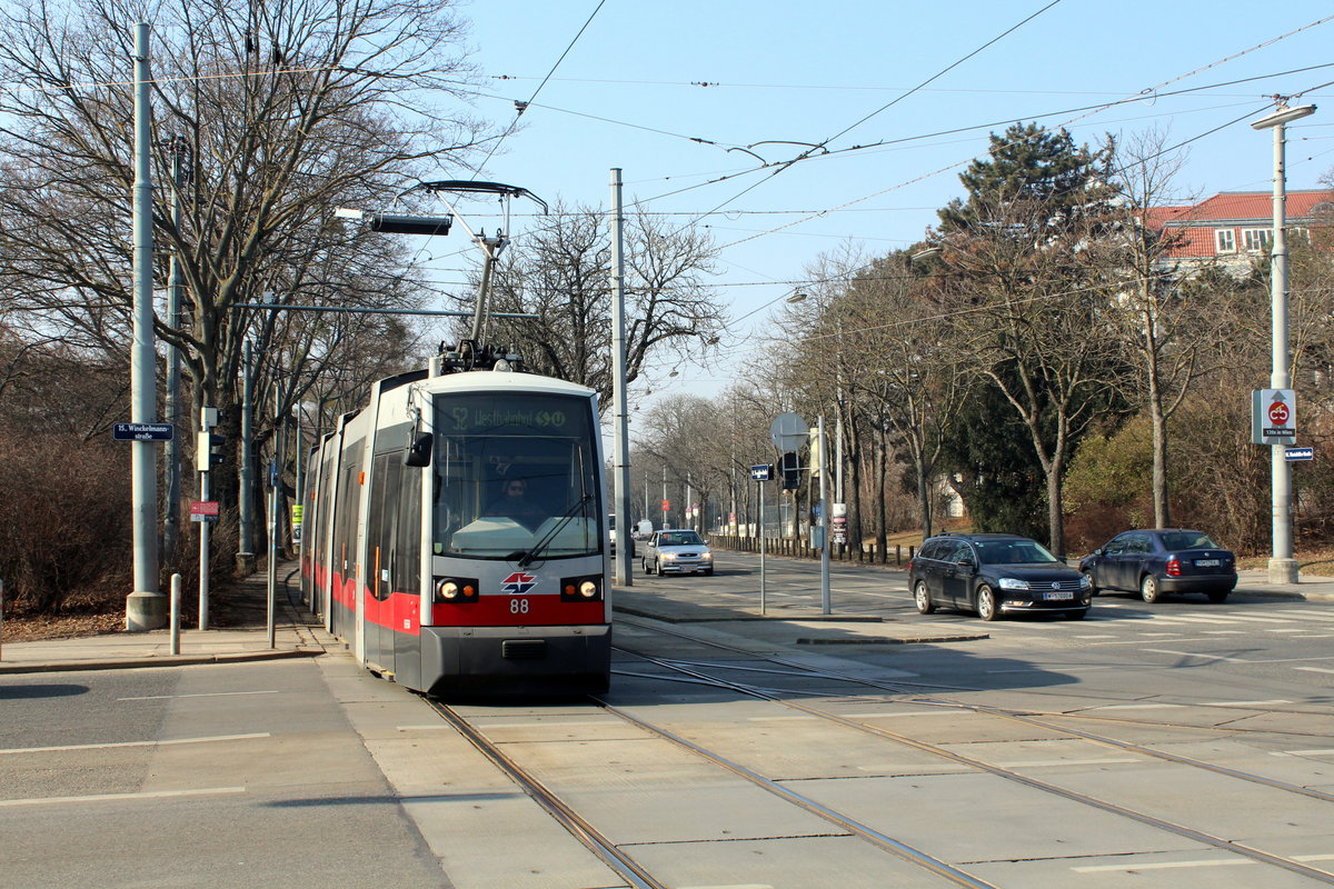 Wien Wiener Linien SL 52 (A1 88) XIV, Penzing / XV Rudolfsheim-Fünfhaus, Mariahilfer Straße / Winckelmannstraße am 16. Februar 2016.