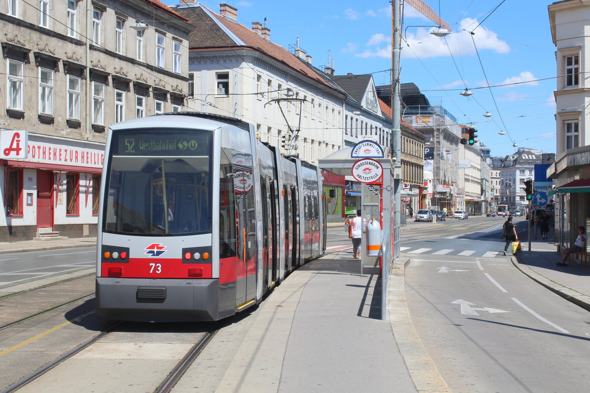 Wien Wiener Linien SL 52 (A1 73) XV, Rudolfsheim-Fünfhaus, Mariahilfer Straße (Hst. Rustengasse) am 1. Juli 2017.