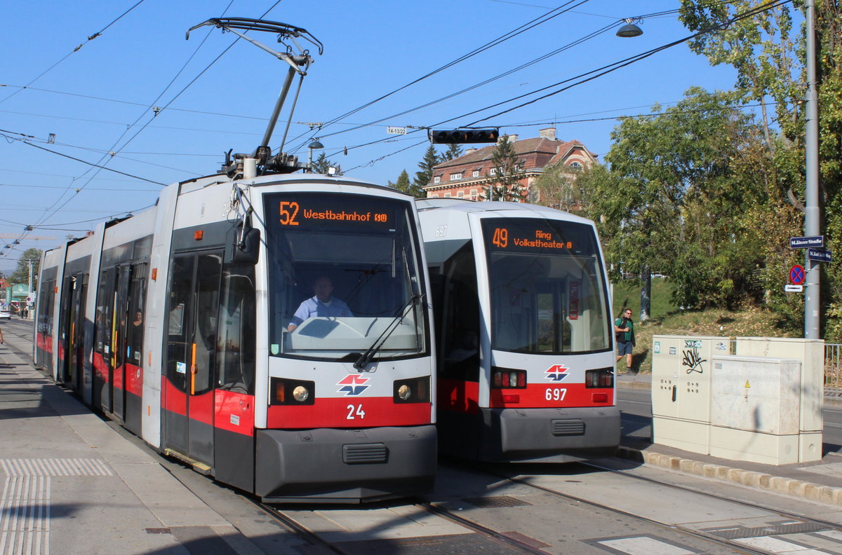 Wien Wiener Linien SL 52 (A 24) / SL 49 (B 697) XIV, Penzing, Oberbaumgarten, Linzer Straße / Hütteldorfer Straße am 16. Oktober 2018. - Der Zug der SL 52 hält an der Hst. Baumgarten.