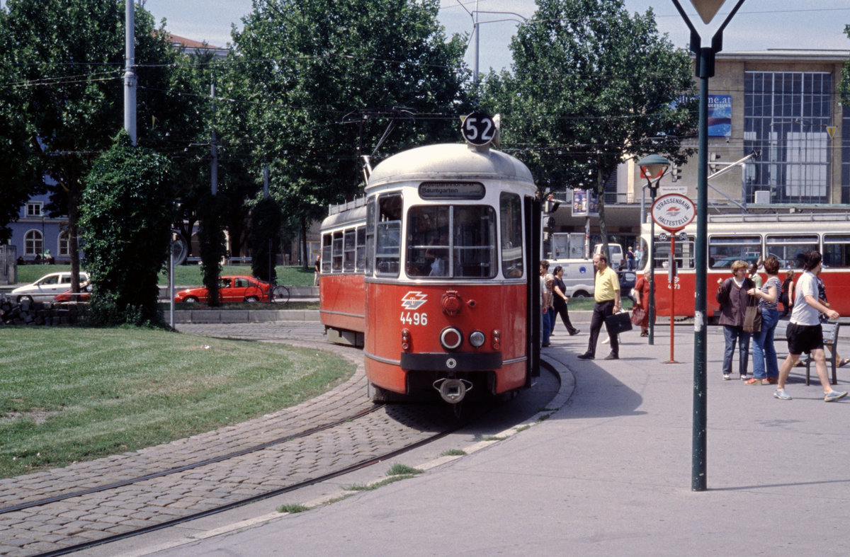 Wien Wiener Linien SL 52 (E1 4496 (Lohnerwerke 1969)) Neubaugurtel / Endst. Westbahnhof im Juli 2005. - Scan eines Diapositivs. Film: Kodak Ektachrome ED-3. Kamera: Leica CL.