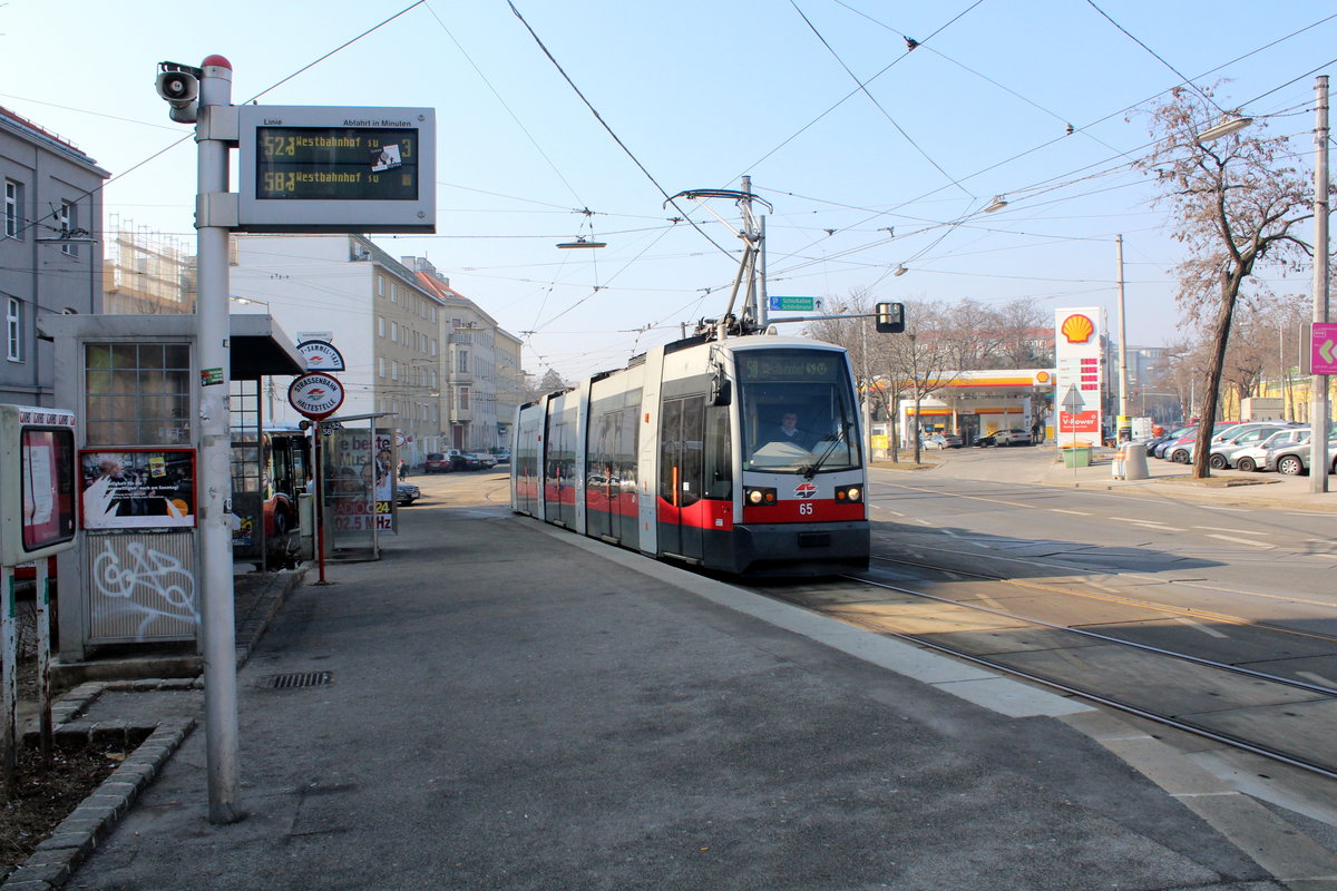 Wien Wiener Linien SL 58 (A1 65) XV, Rudolfsheim-Fünfhaus, Mariahilfer Straße (Hst. Rudolfsheim Anschützgasse) am 16. Februar 2017.