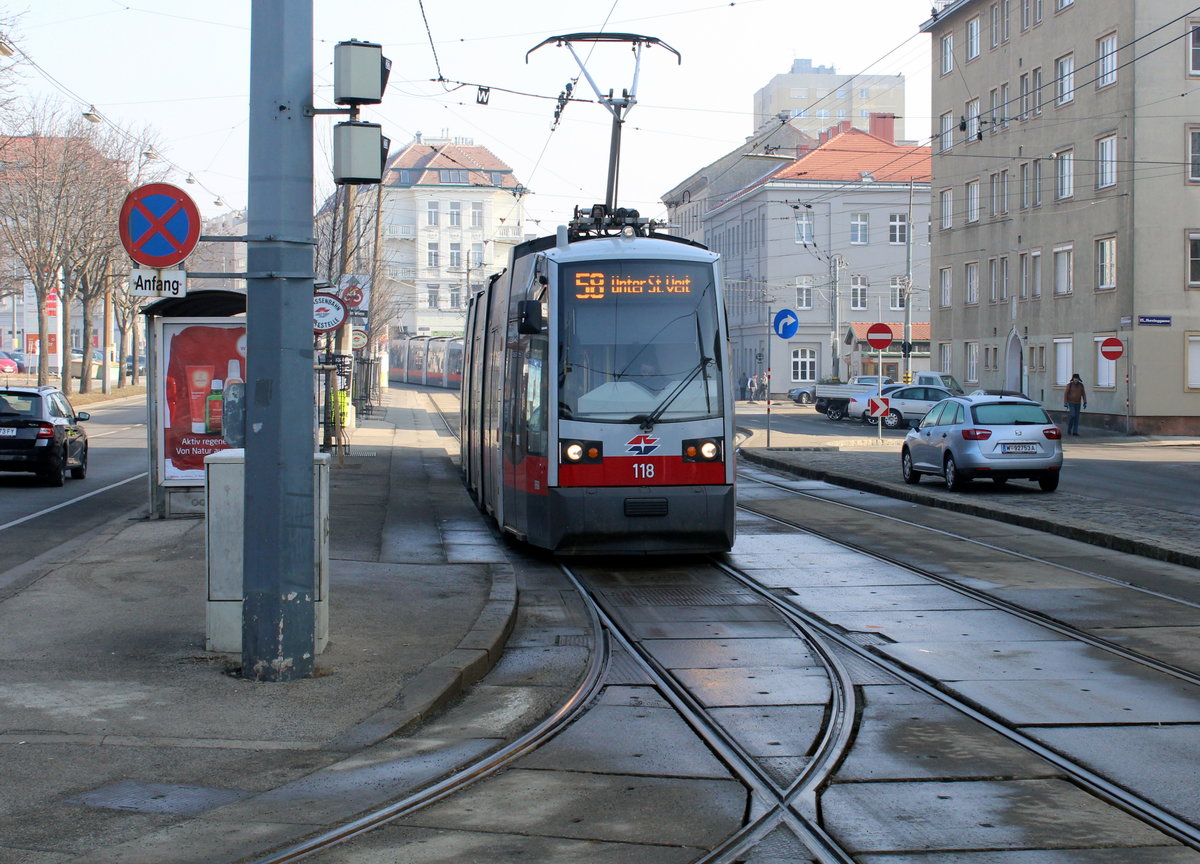Wien Wiener Linien SL 58 (A1 118) XV, Rudolfsheim-Fünfhaus, Mariahilfer Straße (Hst. Winckelmannstraße) am 16. Februar 2017.