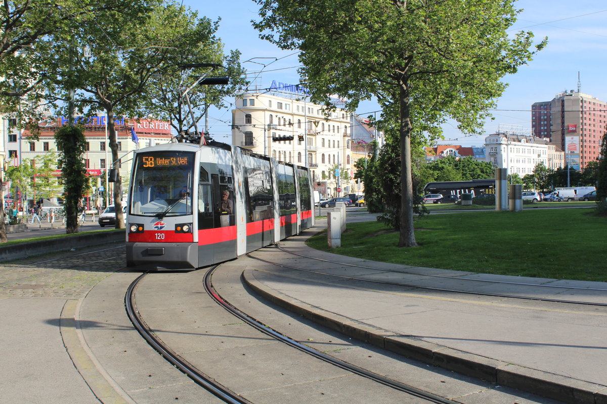 Wien Wiener Linien SL 58 (A1 120) Westbahnhof am 11. Mai 2017.