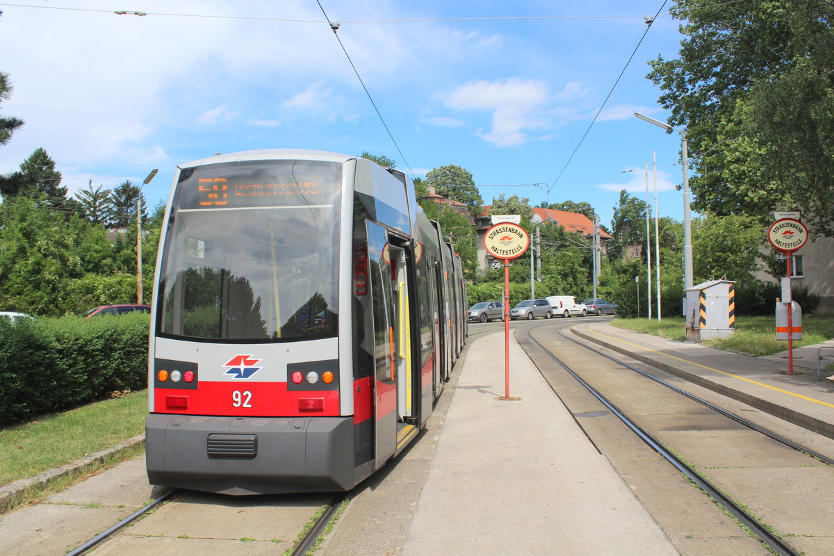 Wien Wiener Linien SL 58 (A1 92) XIII, Hietzing, Unter St. Veit, Hummelgasse (Endstation) am 29. Juni 2017. 