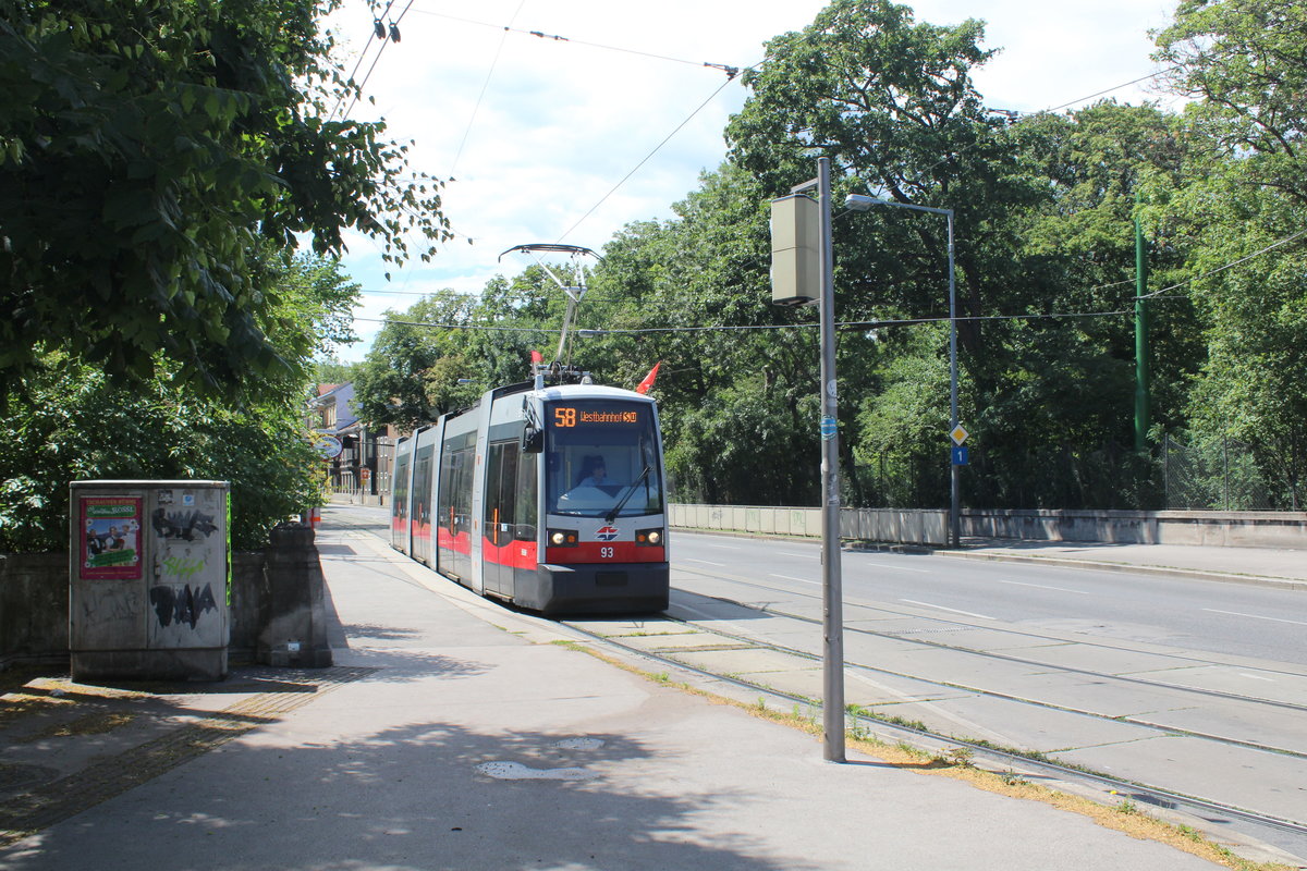 Wien Wiener Linien SL 58 (A1 93) XIV, Penzing, Hadikgasse / Schloßallee (Hst. Schloss Schönbrunn) am 1. Juli 2017.