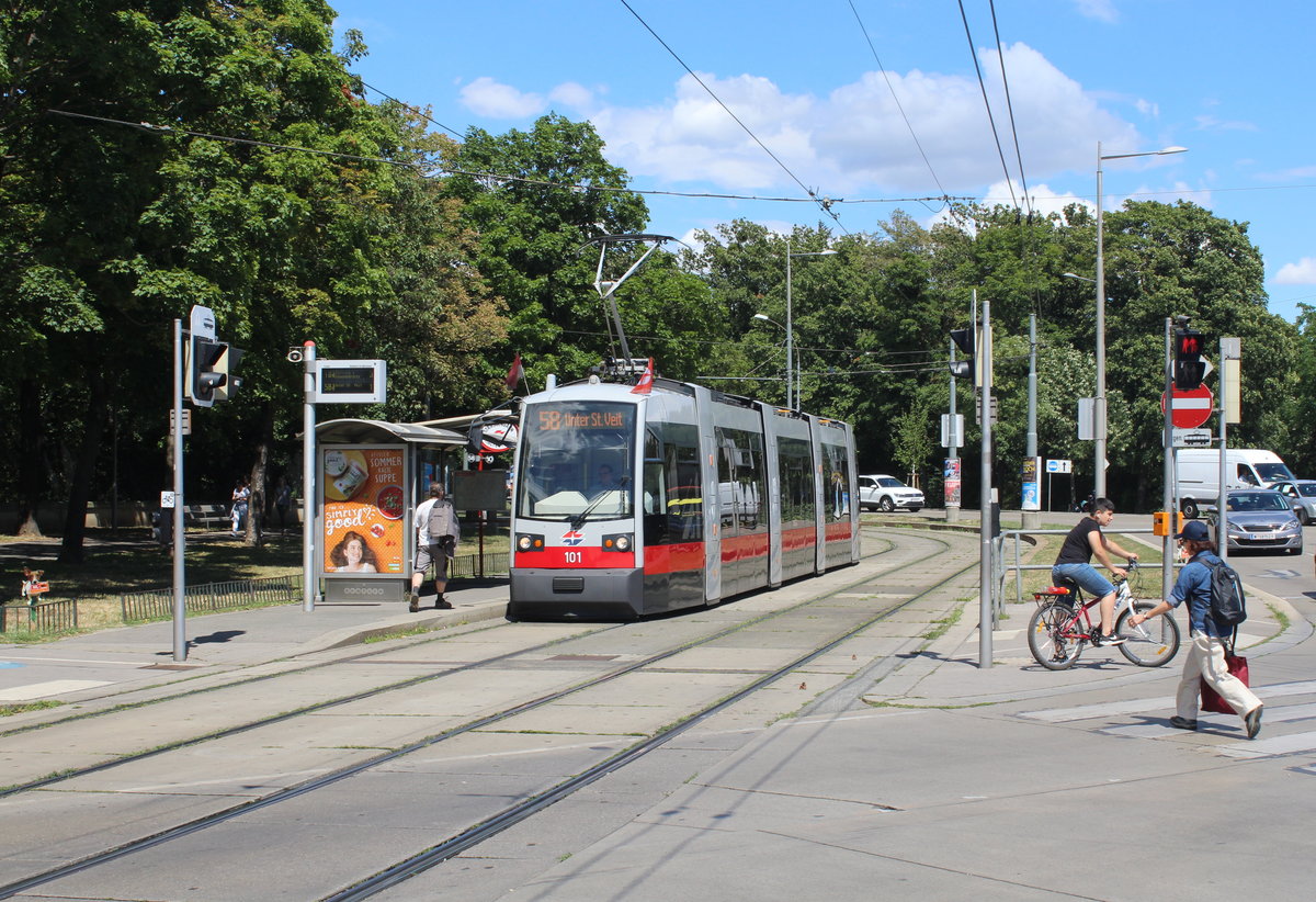 Wien Wiener Linien SL 58 (A1 101) XIV, Penzing, Schloßallee / Hadikgasse (Hst. Schloss Schönbrunn) am 1. Juli 2017.